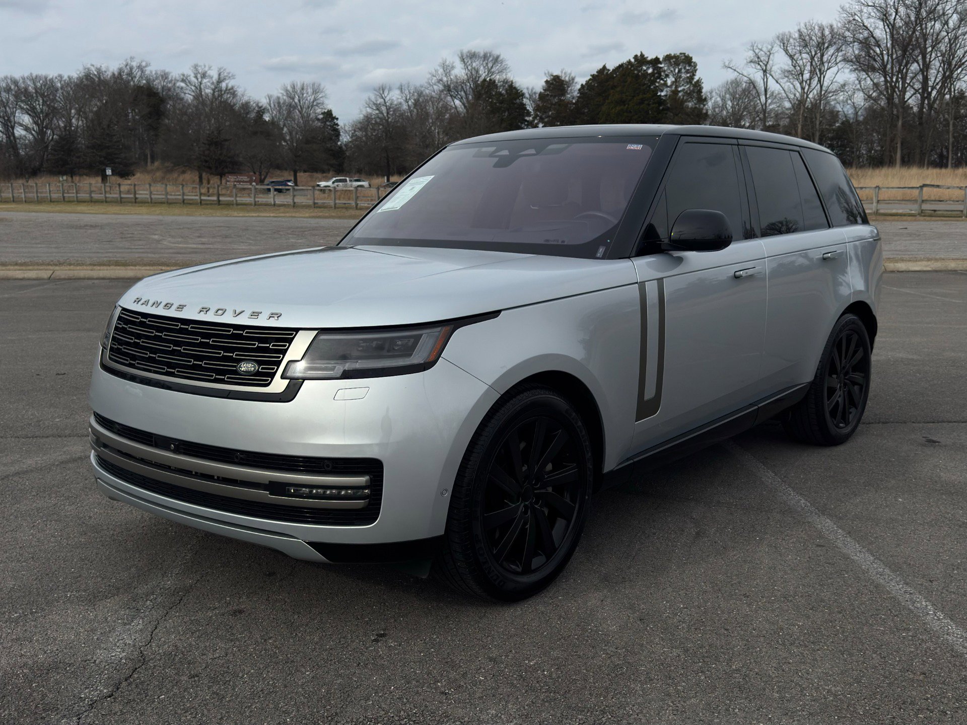 Used 2023 Land Rover Range Rover SE image 2