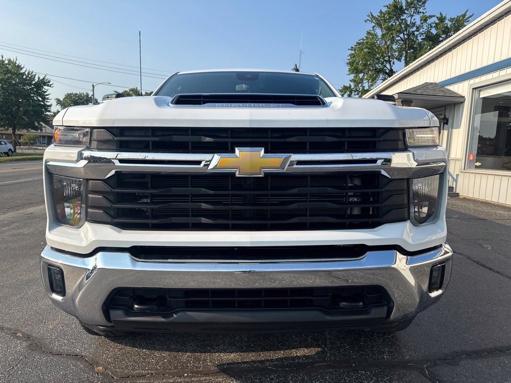Used 2025 Chevrolet Silverado 2500 LT AWD/4WD image 2
