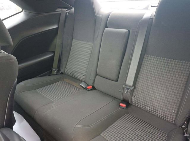 Used 2019 Dodge Challenger SXT image 6