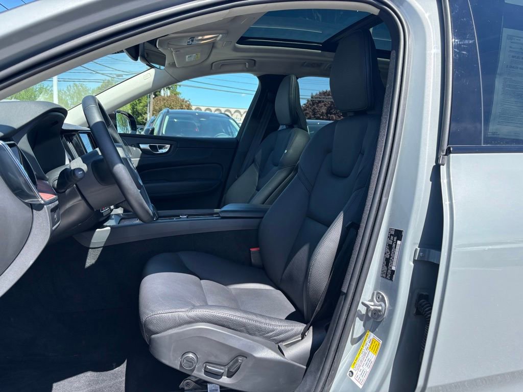 Used 2024 Volvo XC60 B5 Plus w/ Protection Package Premier AWD/4WD image 18