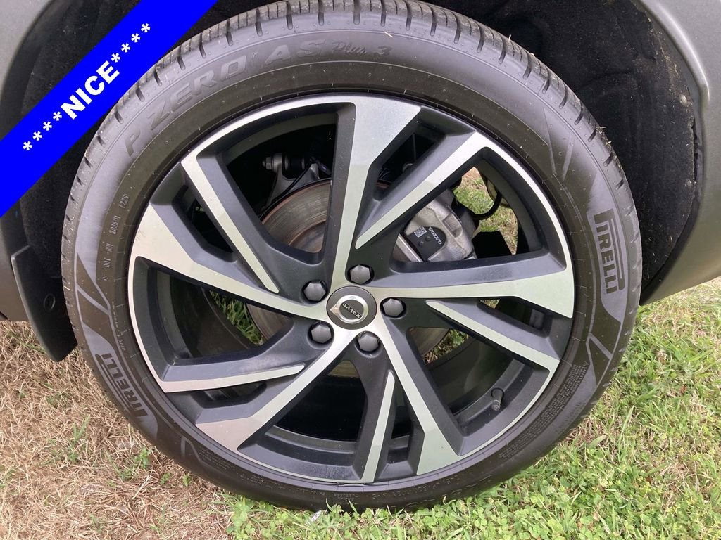 Used 2021 Volvo XC40 T4 R-Design w/ Advanced Package image 10