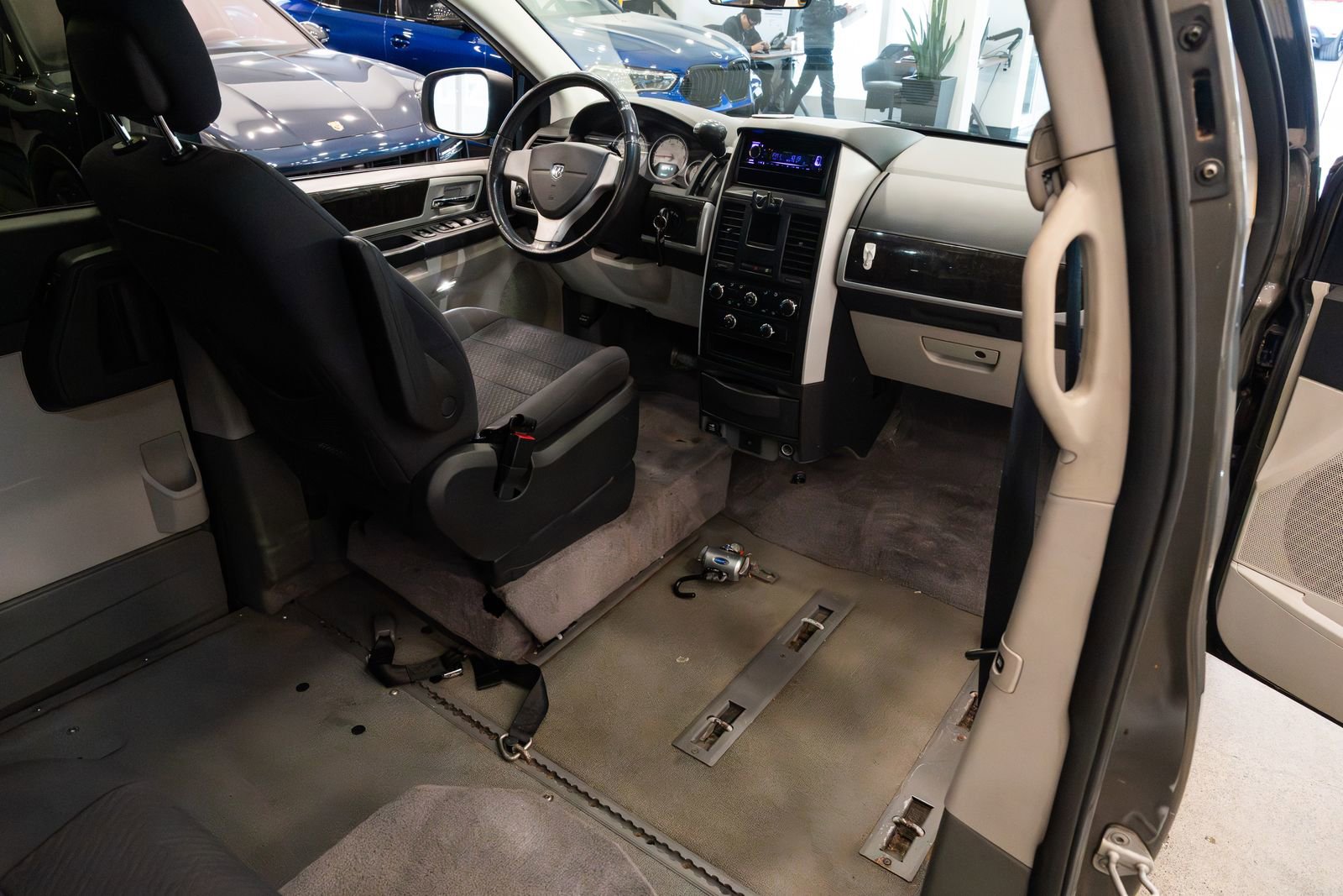 Used 2010 Dodge Grand Caravan SXT FWD image 15