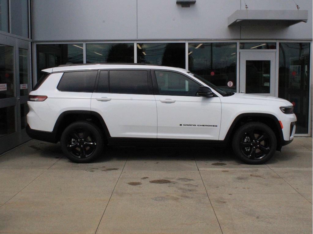 New 2026 Jeep Grand Cherokee L Limited w/ Limited Altitude Package AWD/4WD image 4