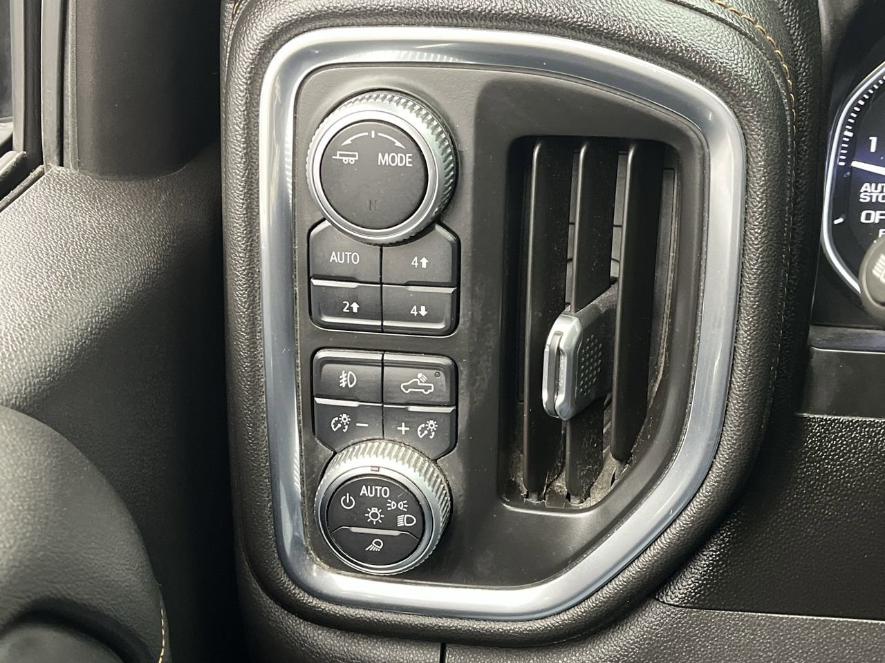 Used 2020 GMC Sierra 1500 AT4 w/ AT4 Premium Package AWD/4WD image 17