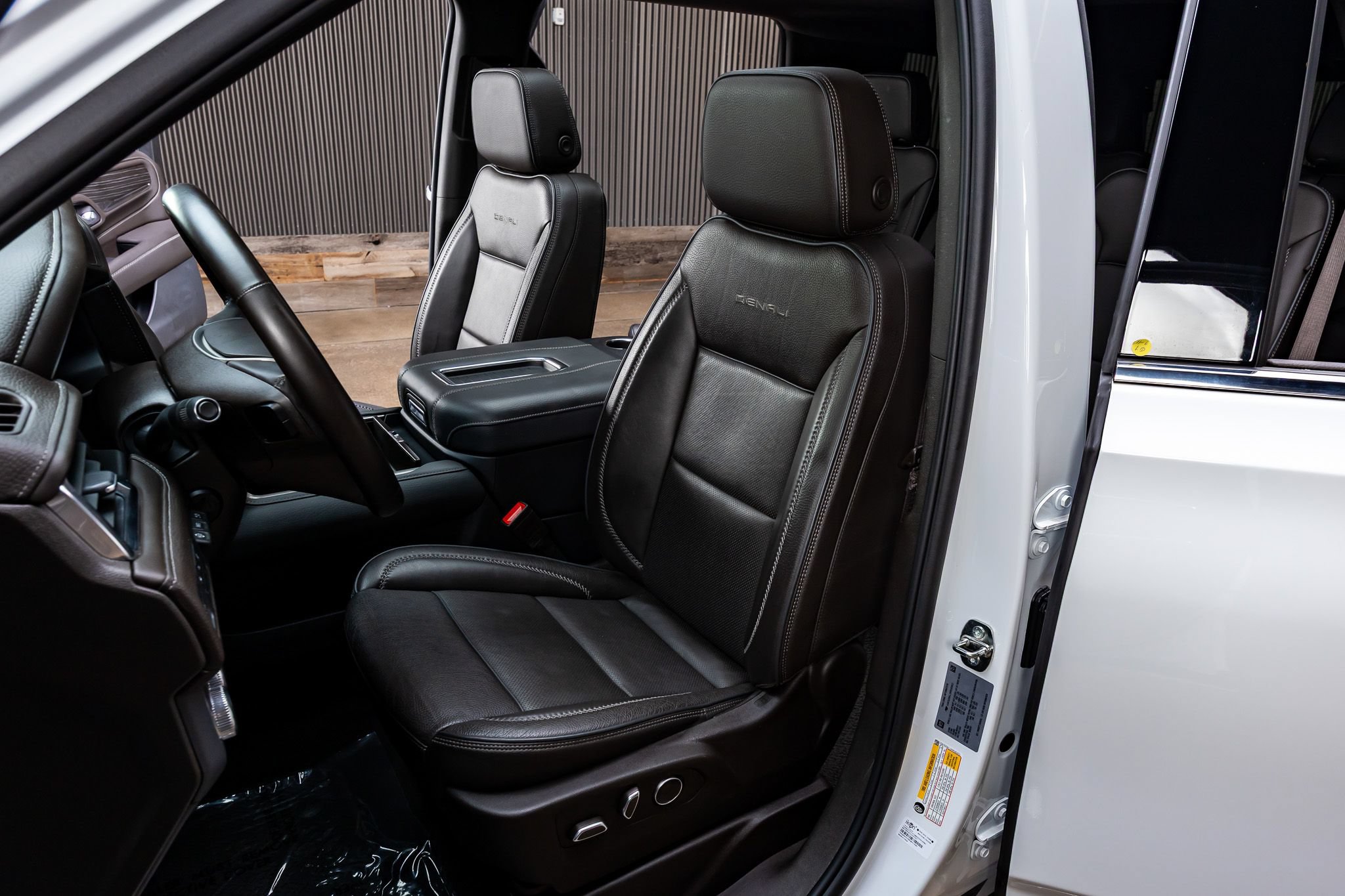 Used 2024 GMC Yukon Denali AWD/4WD image 30