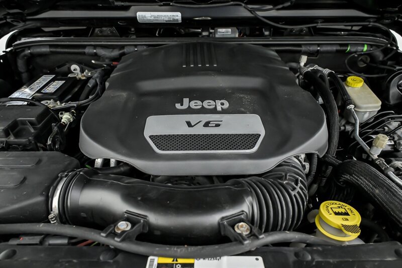 Used 2016 Jeep Wrangler Sport AWD/4WD image 14