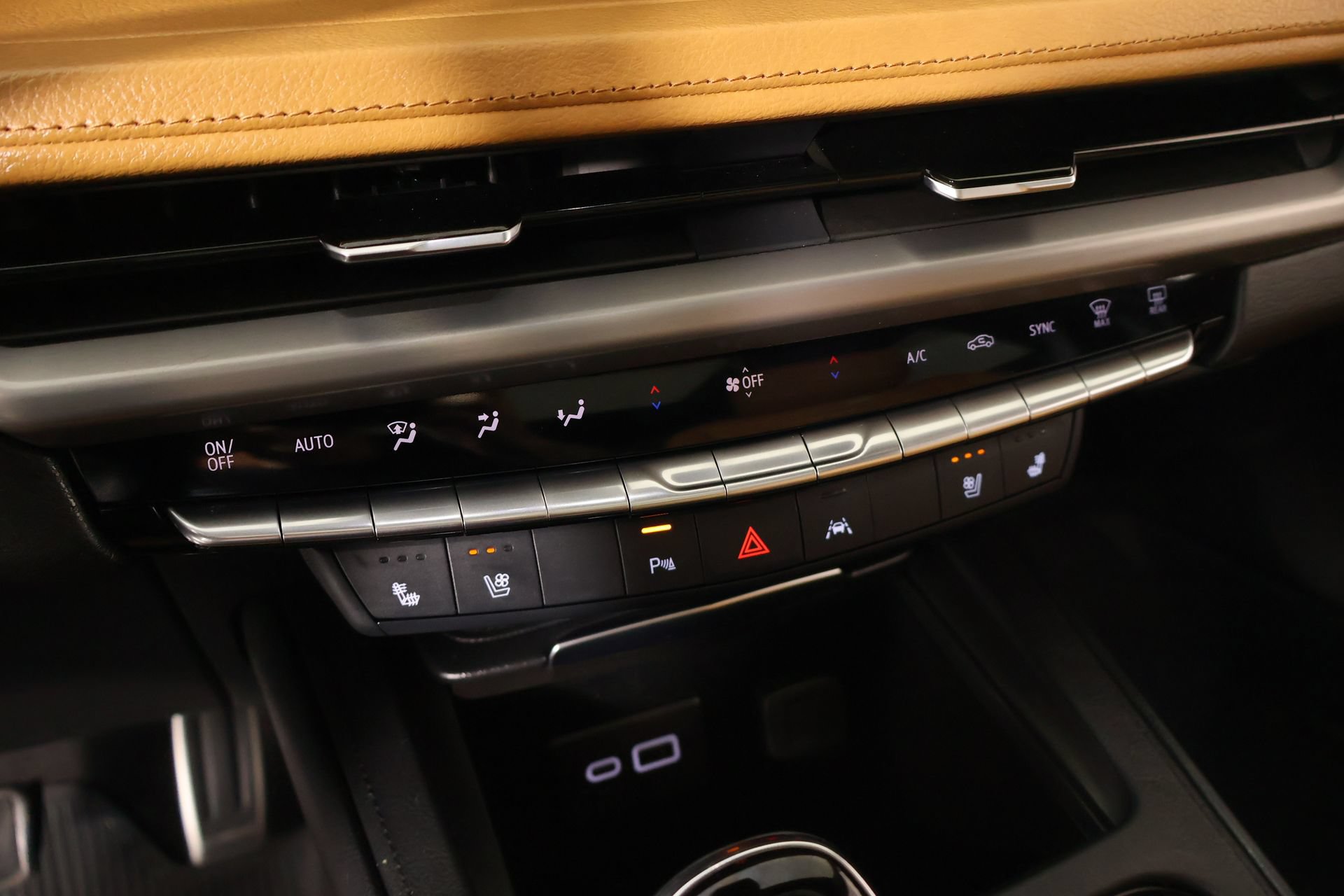 Used 2024 Cadillac XT4 Sport AWD/4WD image 7