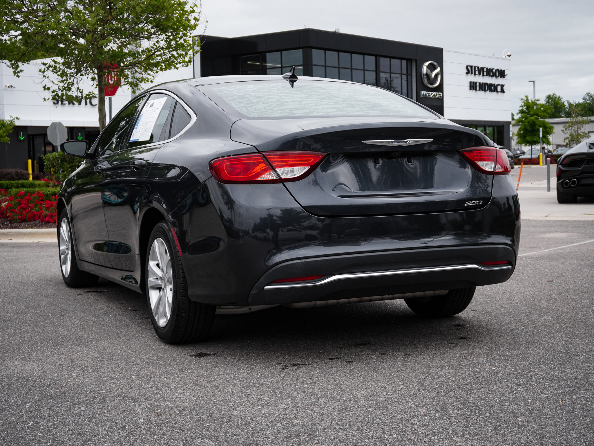 Used 2017 Chrysler 200 Limited Platinum FWD image 9