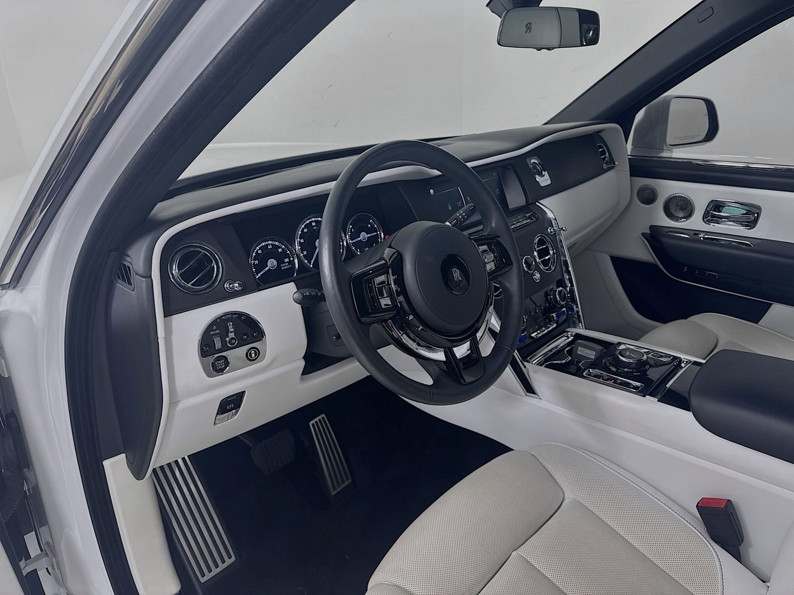 Used 2021 Rolls-Royce Cullinan AWD/4WD image 10
