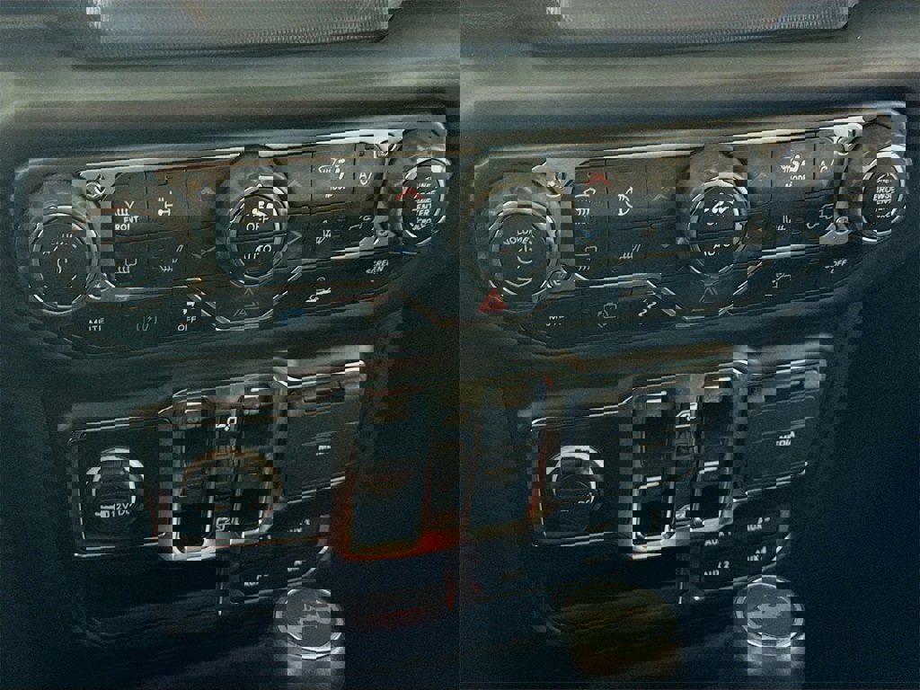 Used 2023 Jeep Wrangler Unlimited Sahara w/ Cold Weather Group image 10