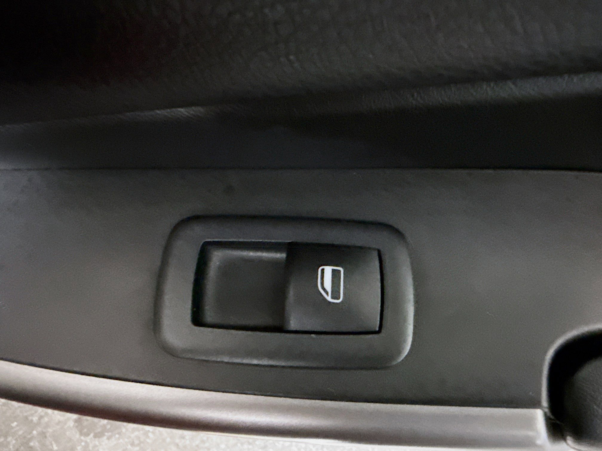 Used 2019 Jeep Cherokee Overland w/ Technology Group image 31