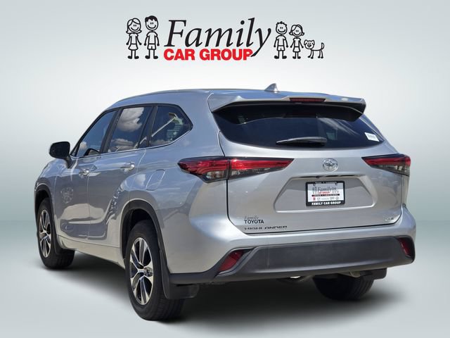 Used 2023 Toyota Highlander XLE FWD image 3