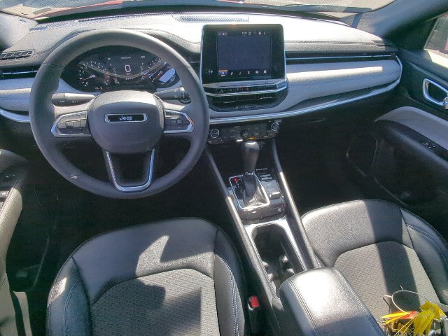 Used 2025 Jeep Compass Latitude AWD/4WD image 14