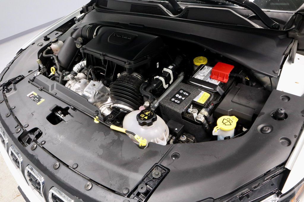 Used 2025 Jeep Compass Latitude image 17