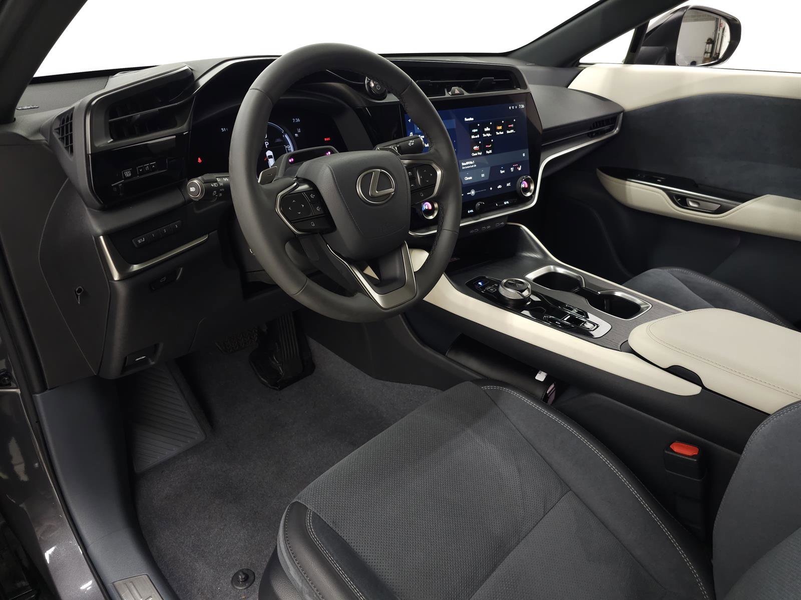 Used 2024 Lexus RZ 450e Premium w/ Accessory Package (Z1) image 17