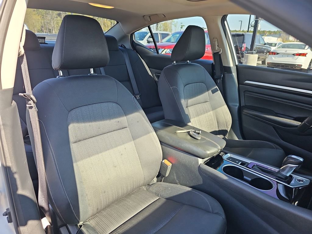 Used 2022 Nissan Altima 2.5 SV w/ SV Premium Package image 13