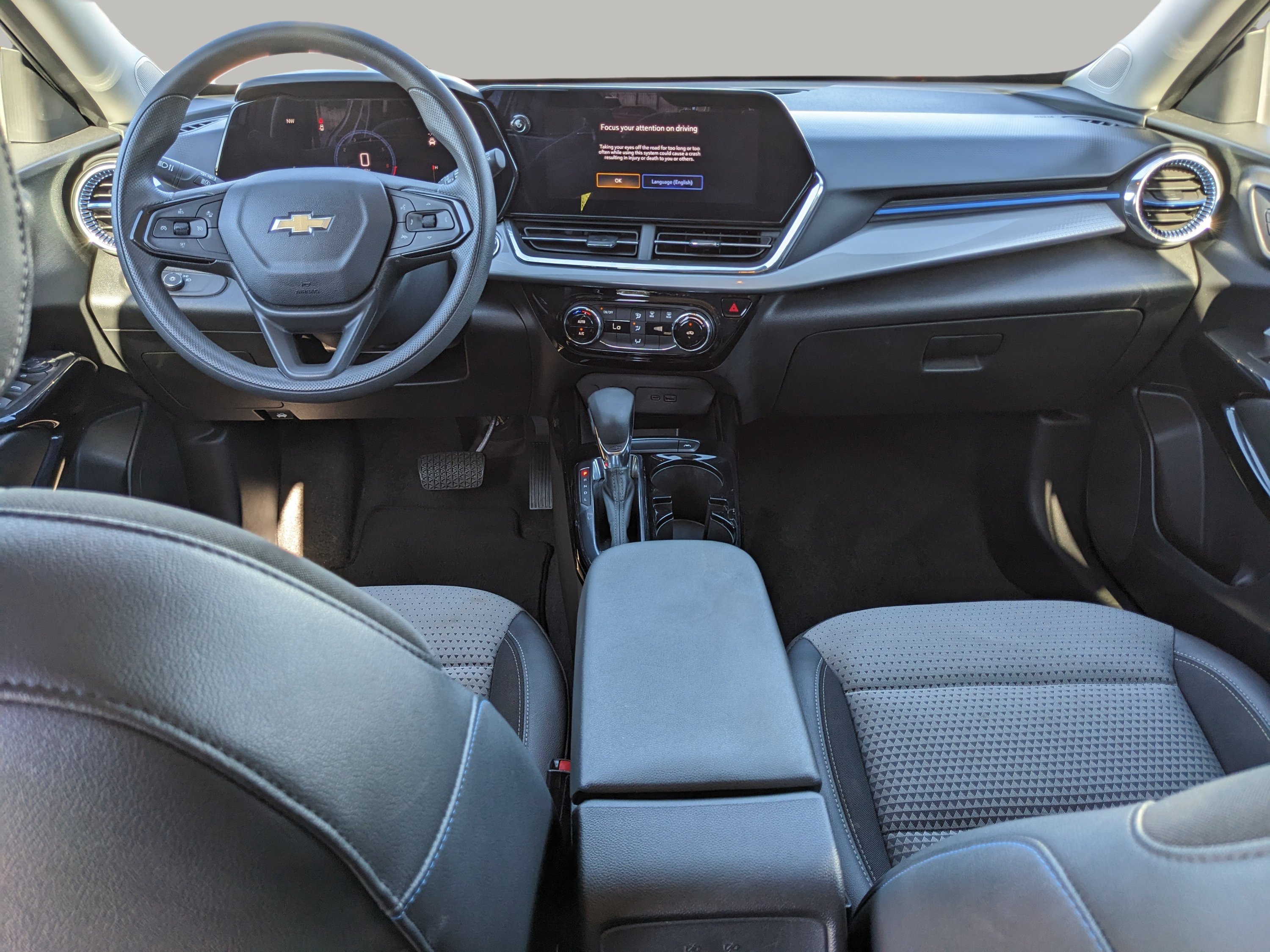 Used 2025 Chevrolet Trax LT FWD image 13
