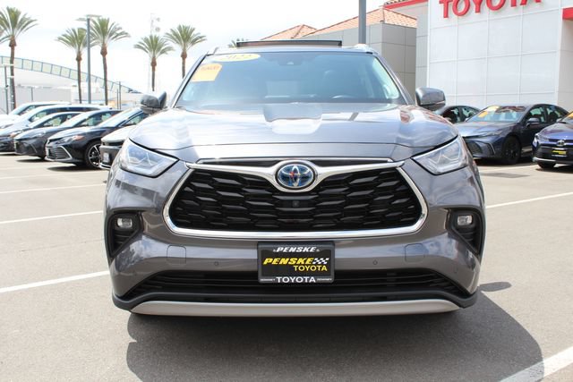 Used 2022 Toyota Highlander Platinum AWD/4WD image 3