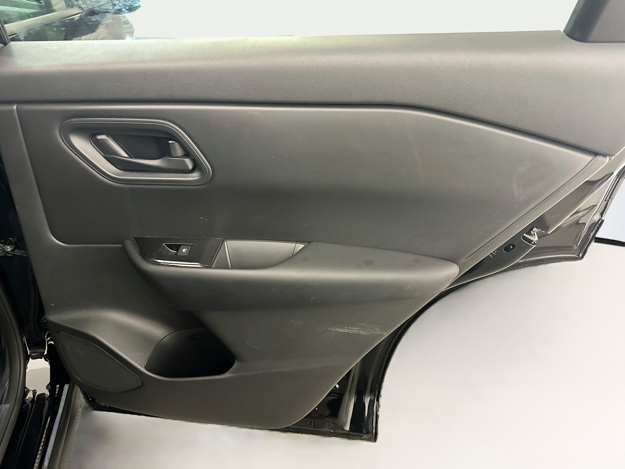 Used 2024 Nissan Rogue S AWD/4WD image 30
