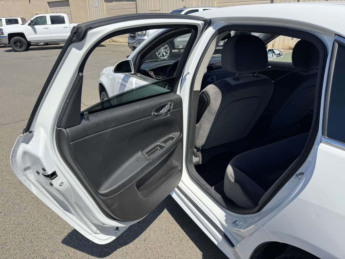 Used 2015 Chevrolet Impala LT image 18