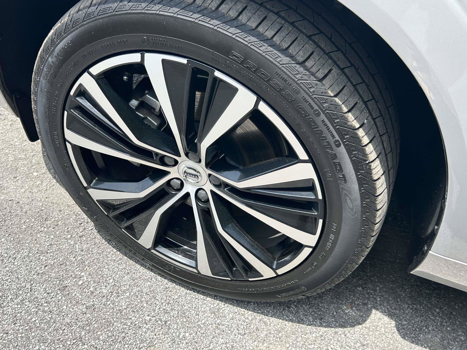 Certified 2025 Volvo XC60 B5 Ultra AWD/4WD image 9