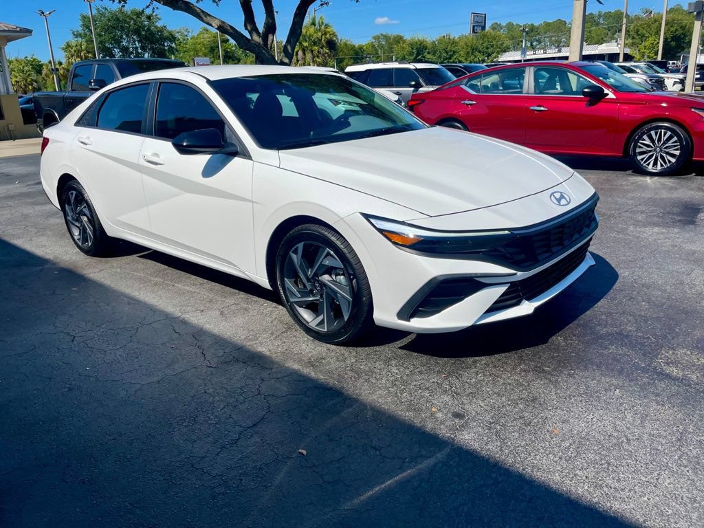 Used 2025 Hyundai Elantra Sport FWD image 6