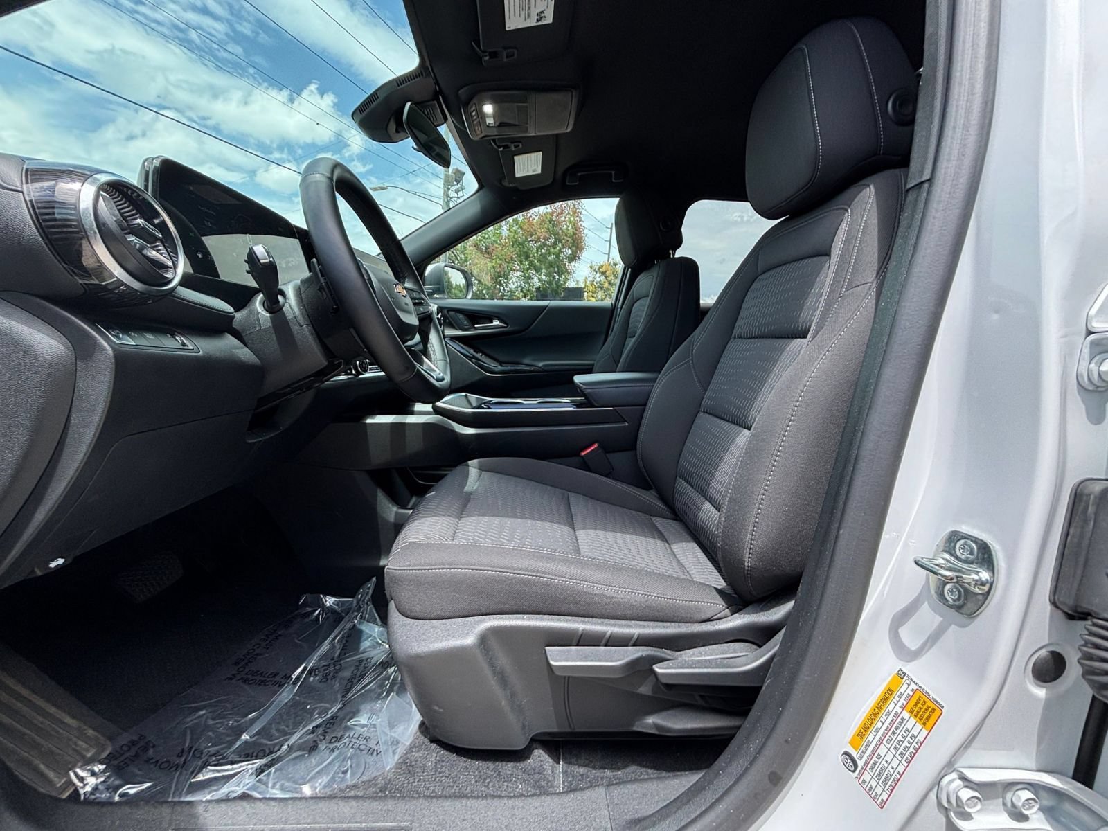 Used 2025 Chevrolet Equinox LT FWD image 22