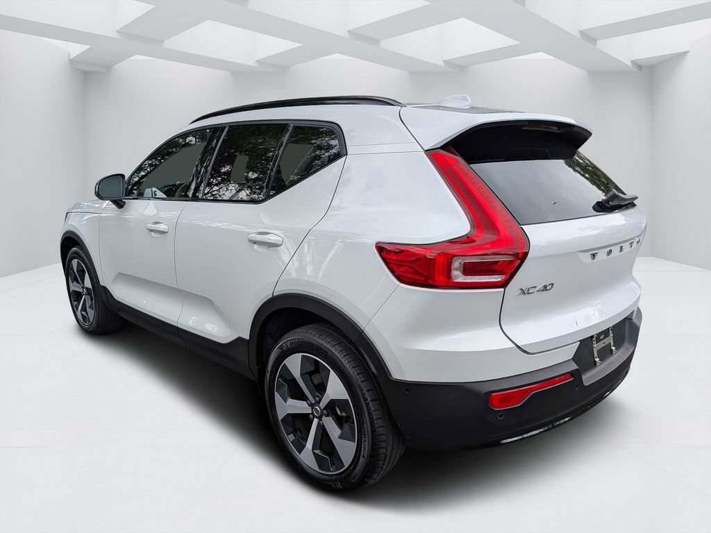 Certified 2026 Volvo XC40 B5 Plus AWD/4WD image 5