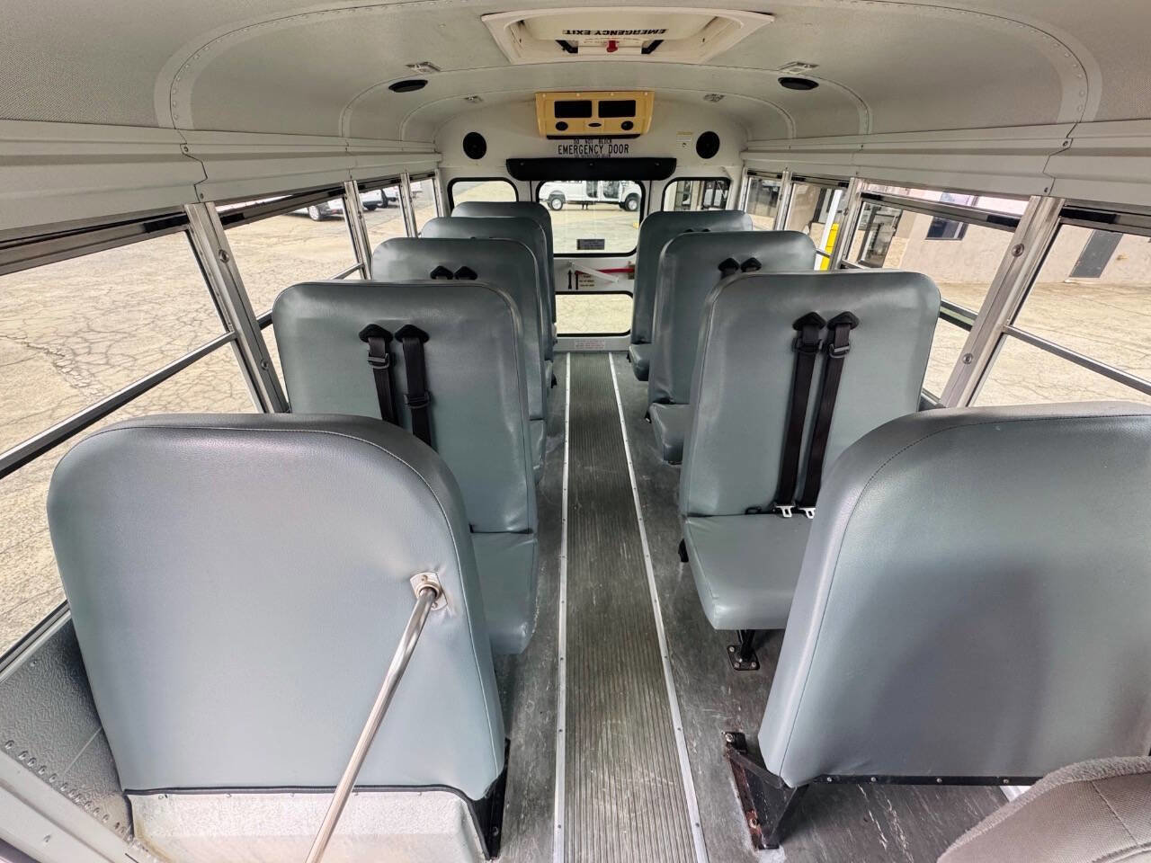 Used 2006 Ford E-350 and Econoline 350 Super Duty RWD image 10