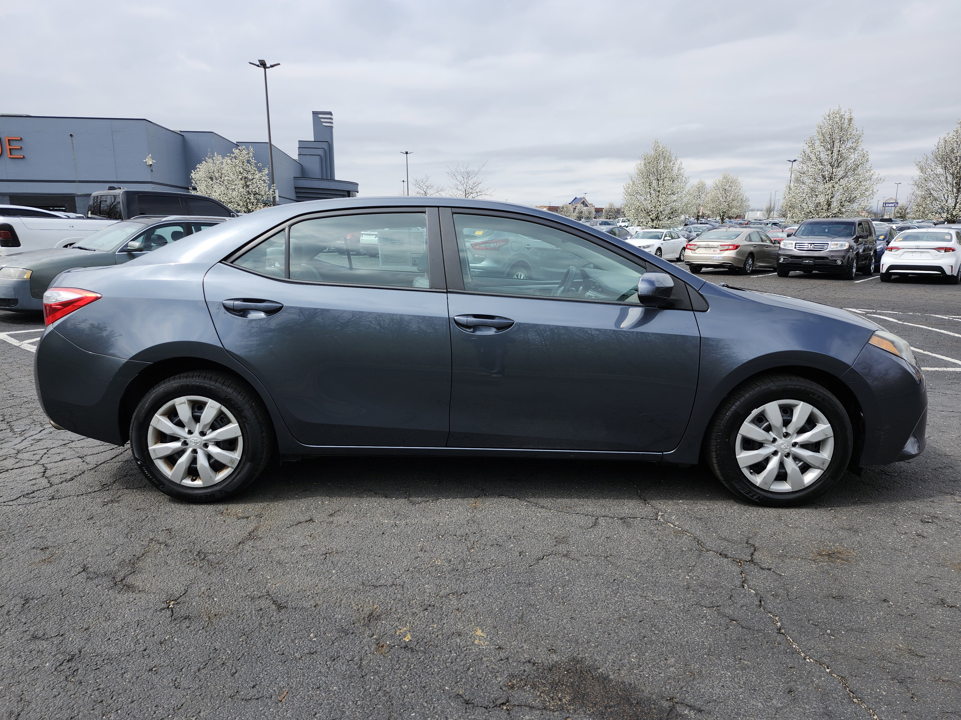 Used 2015 Toyota Corolla LE image 16