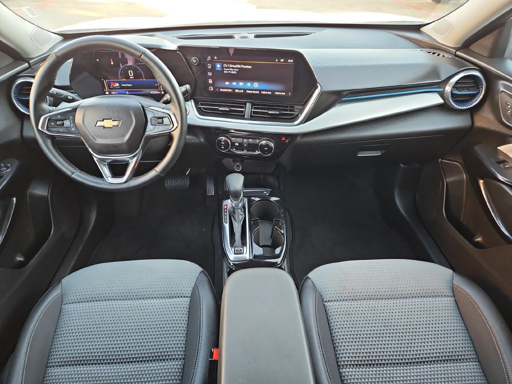 Used 2025 Chevrolet Trax LT w/ LT Convenience Package FWD image 23