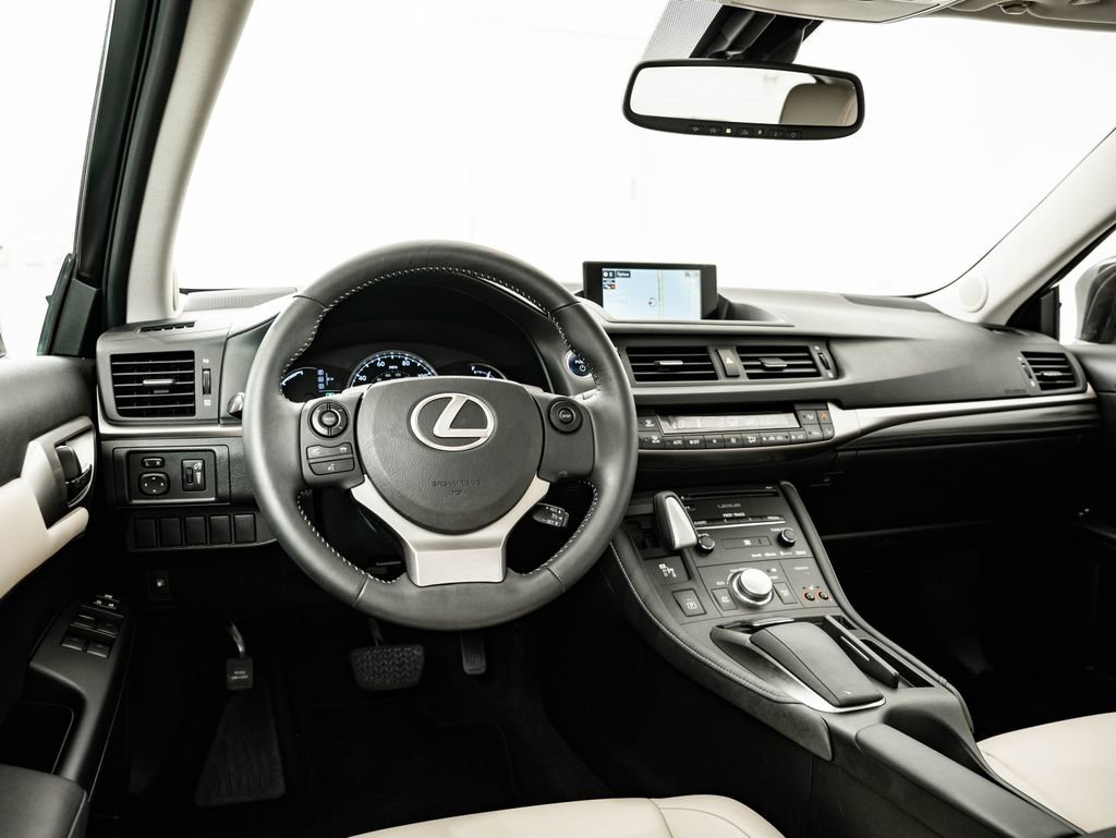 Used 2014 Lexus CT 200h FWD image 31