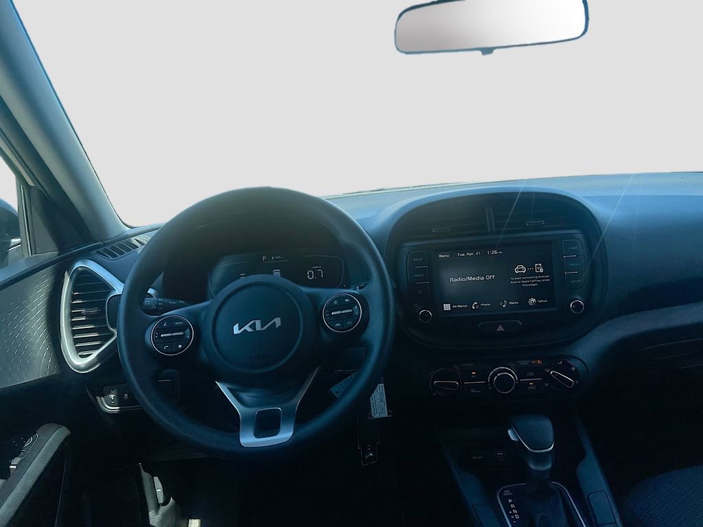 Used 2025 Kia Soul LX w/ LX Technology Package FWD image 22