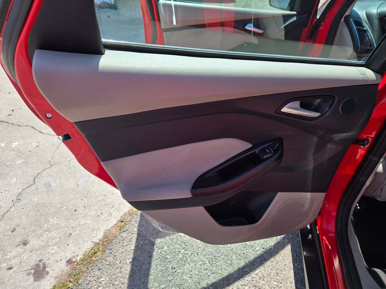 Used 2014 Ford Focus Electric Hatchback FWD image 23