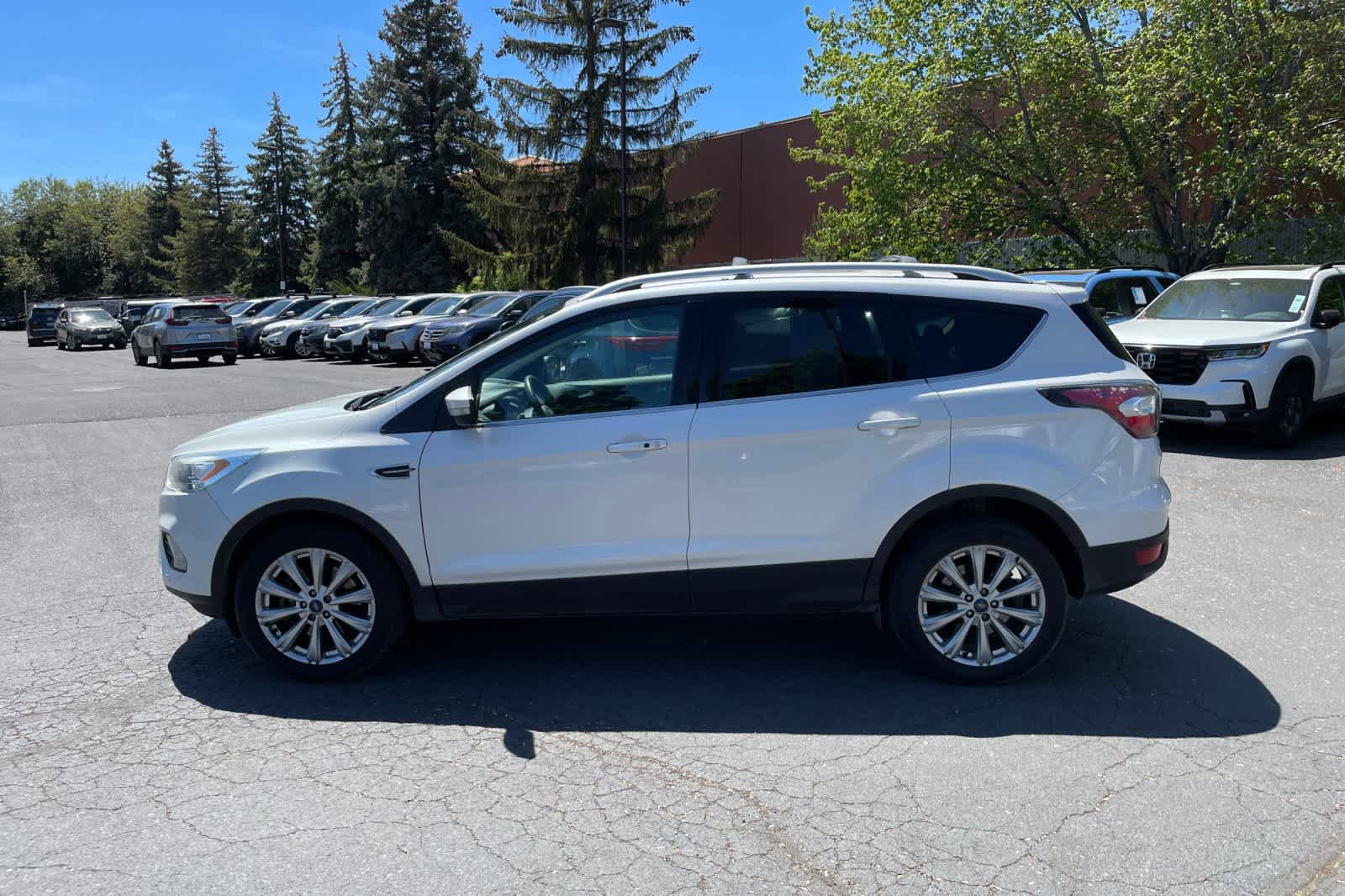 Used 2017 Ford Escape Titanium w/ Canadian Touring Package AWD/4WD image 2