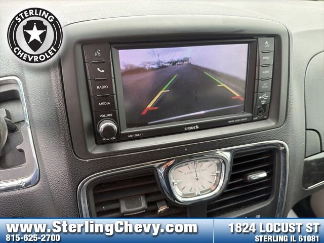 Used 2014 Chrysler Town & Country Touring FWD image 20