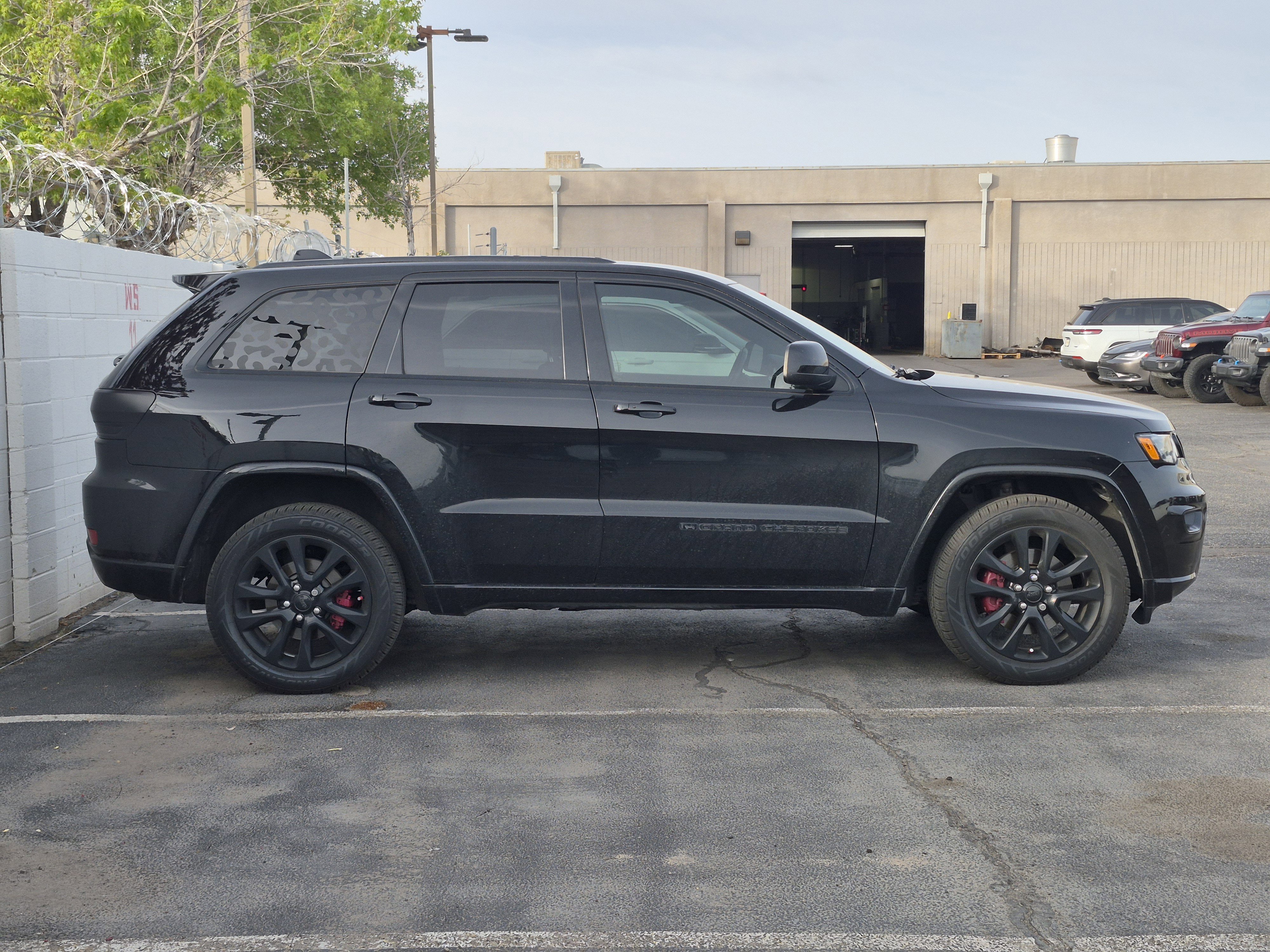 Used 2022 Jeep Grand Cherokee Laredo X image 17