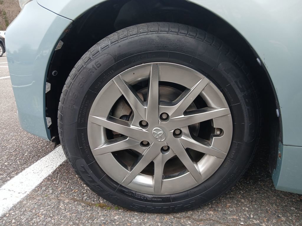 Used 2017 Toyota Prius V Two image 38