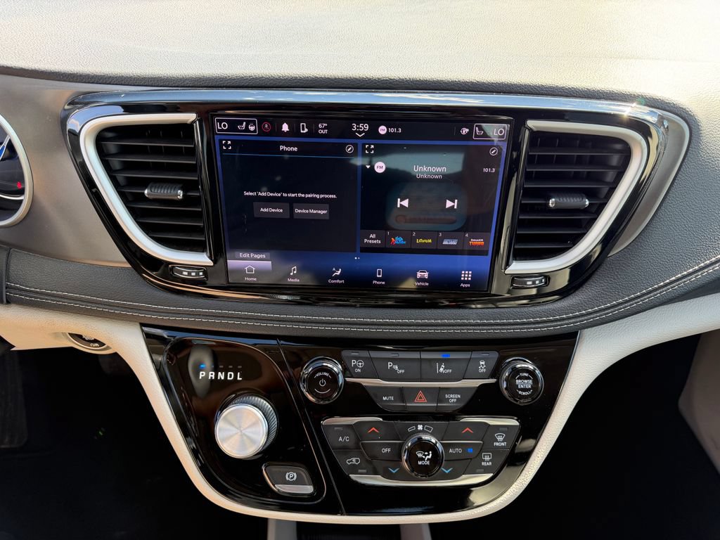 Used 2023 Chrysler Pacifica Touring-L FWD image 13