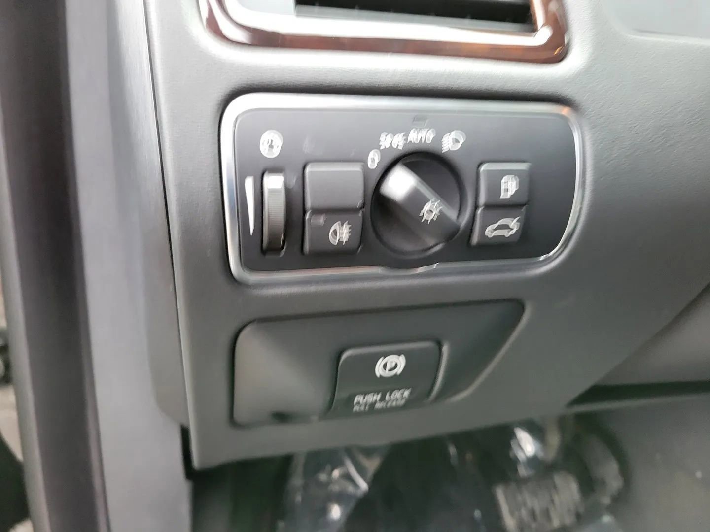 Used 2014 Volvo XC70 T6 image 17