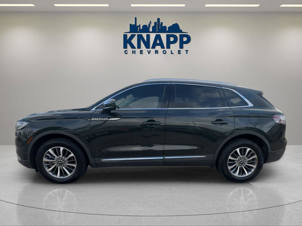 Used 2022 Lincoln Nautilus Reserve AWD/4WD image 2