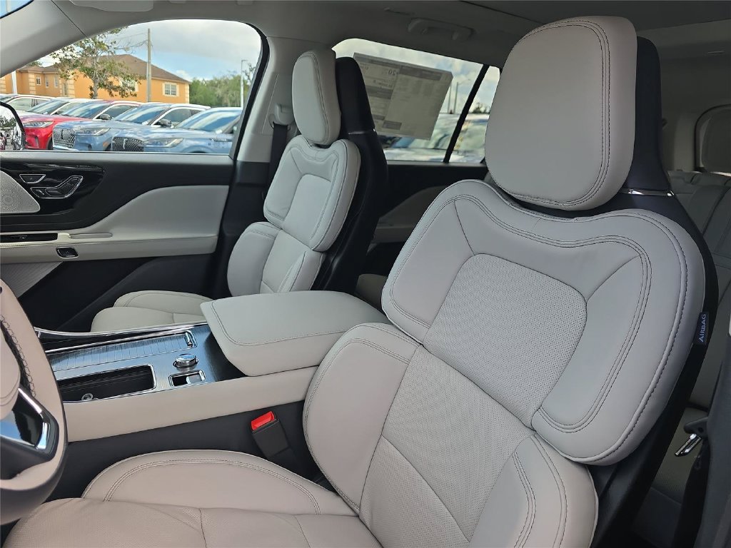 New 2027 Lincoln Aviator Reserve w/ Luxury Package RWD image 17