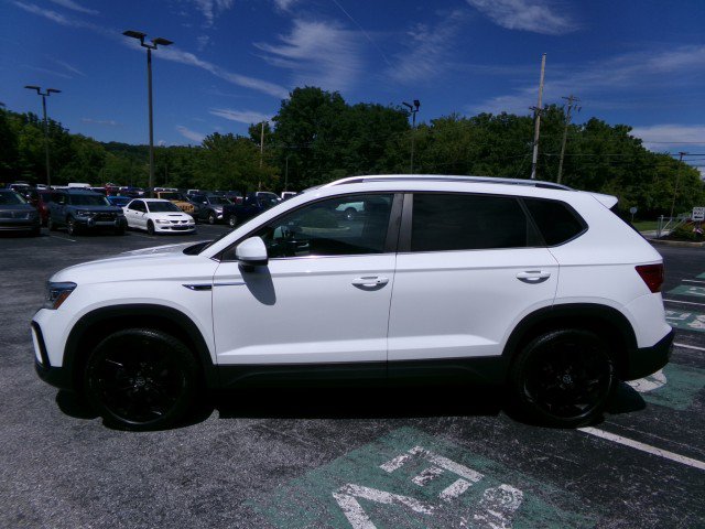 Used 2022 Volkswagen Taos SEL w/ Panoramic Sunroof Package FWD image 6