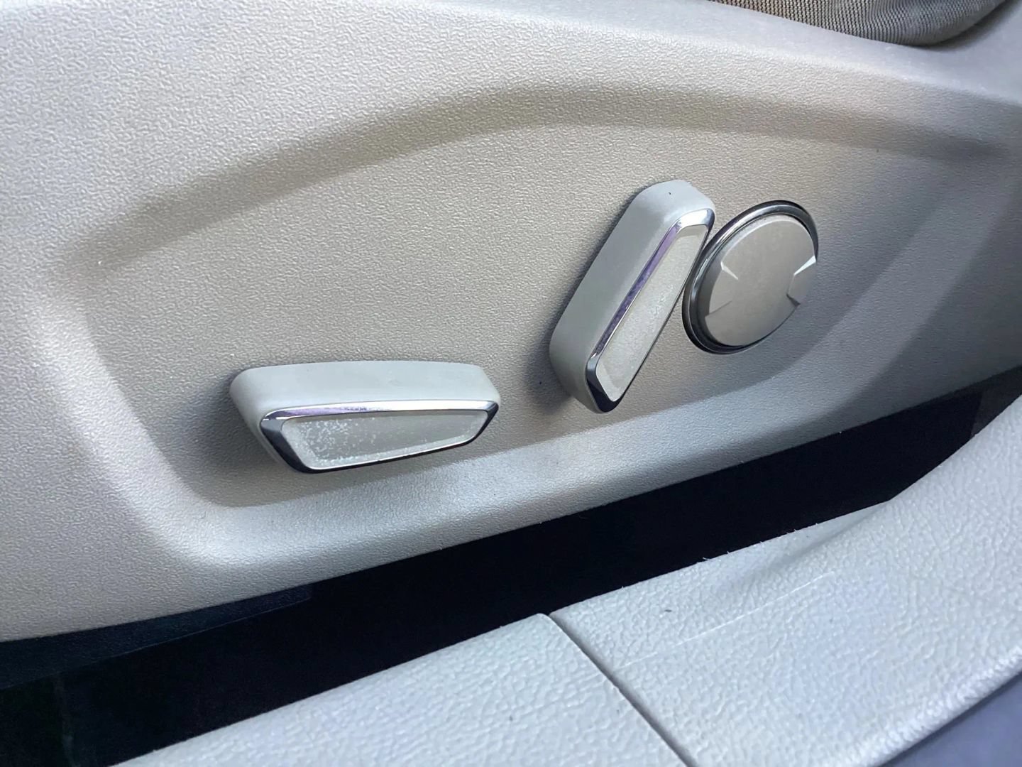 Used 2018 Ford Fusion SE FWD image 25