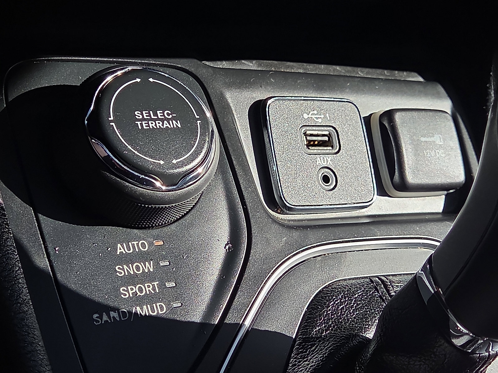 Used 2020 Jeep Cherokee Latitude Plus w/ Cold Weather Group image 15