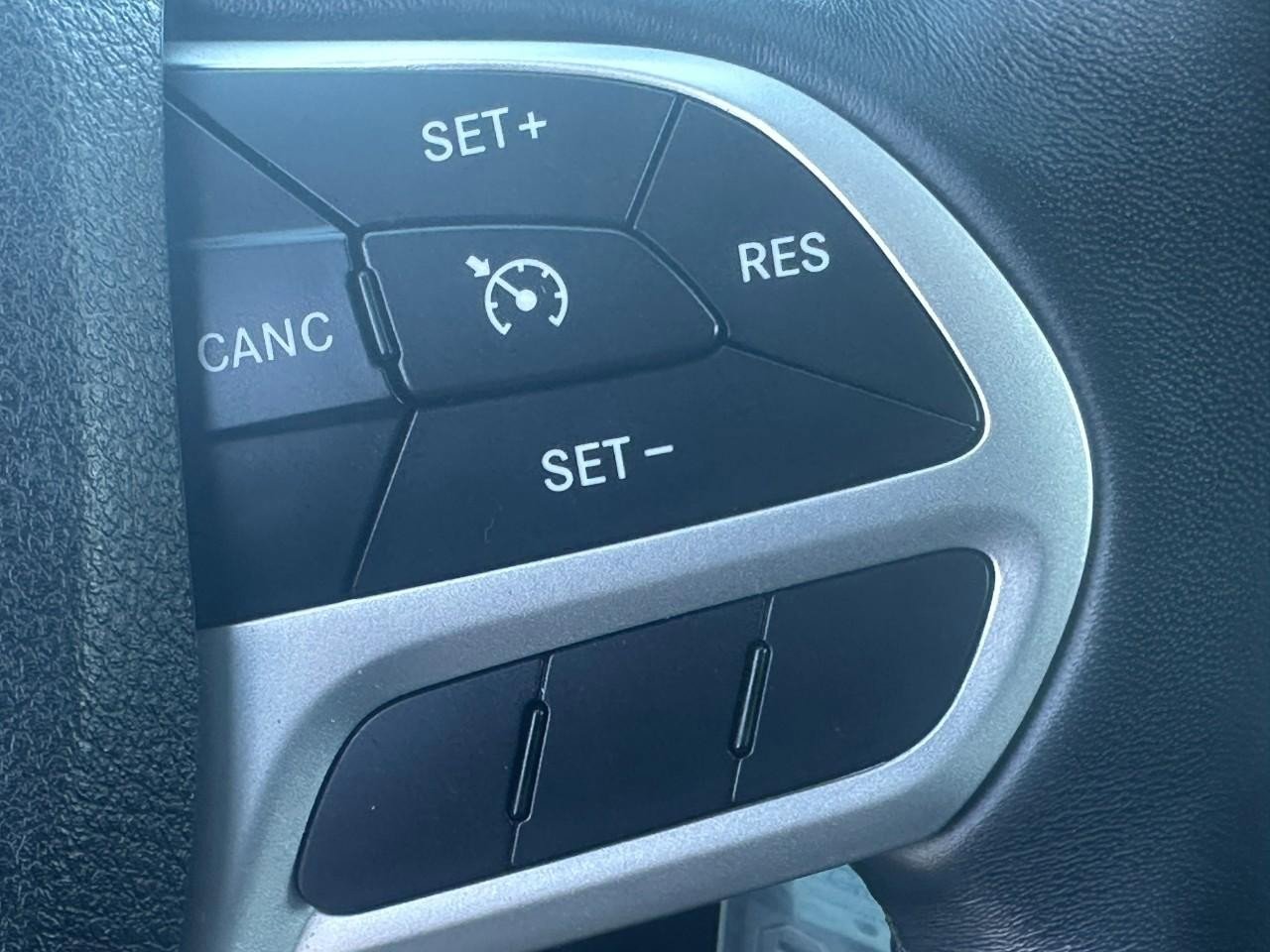 Used 2017 Jeep Cherokee Trailhawk w/ Cold Weather Group image 19