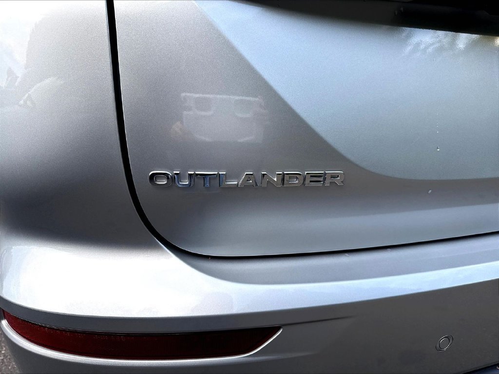 Used 2025 Mitsubishi Outlander ES AWD/4WD image 26