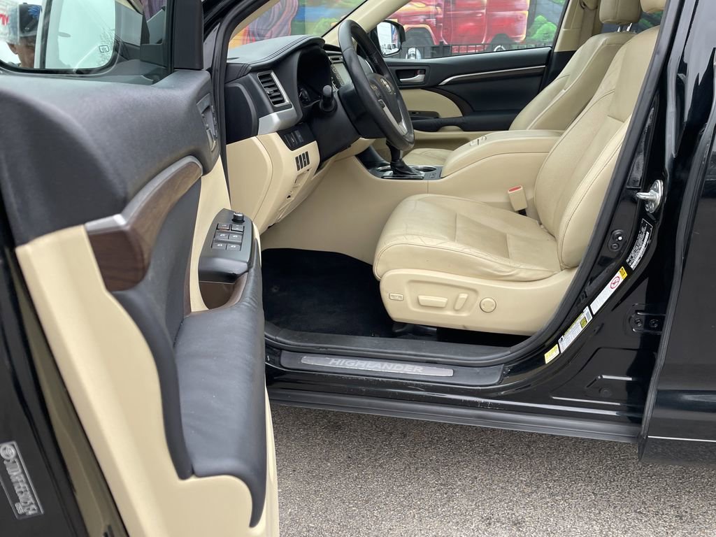 Used 2014 Toyota Highlander Limited image 13