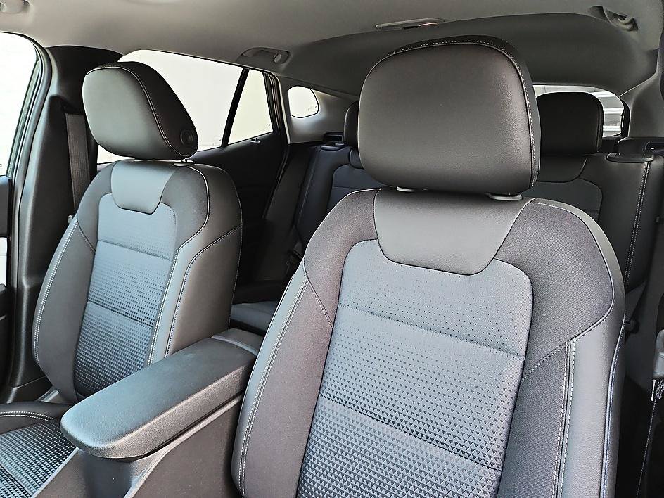 New 2026 Chevrolet Trax LT w/ Sunroof Package FWD image 15
