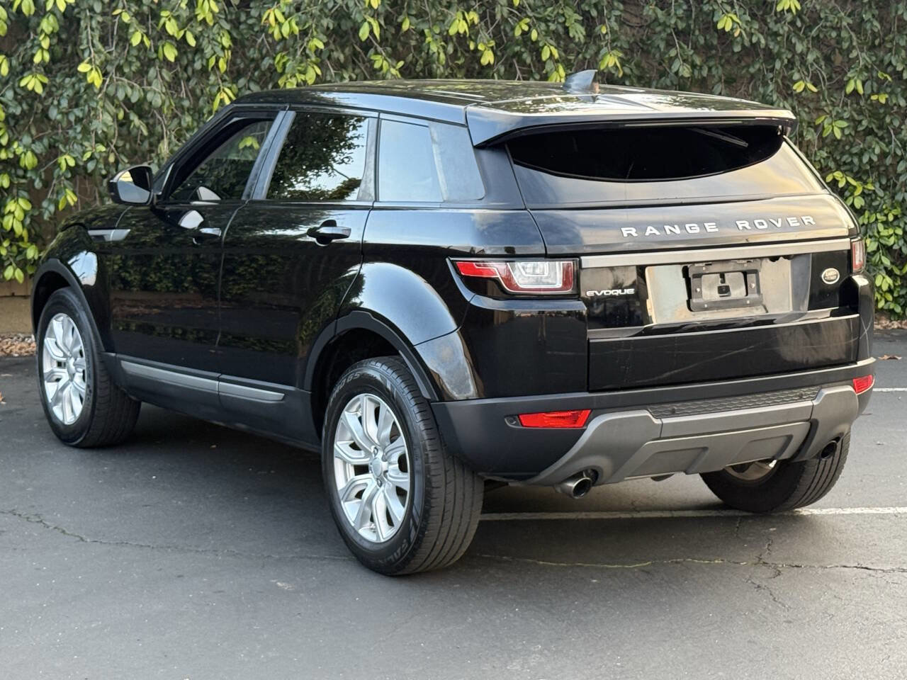 Used 2018 Land Rover Range Rover Evoque SE image 5